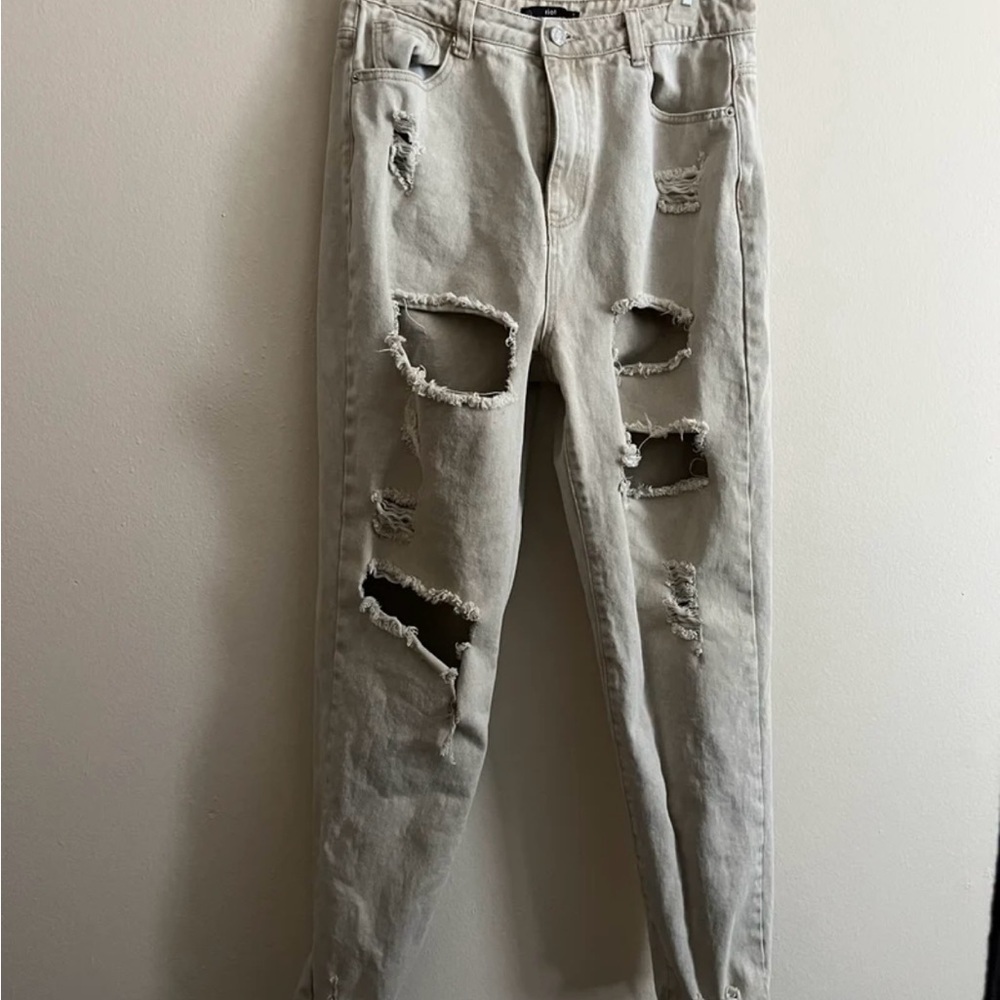 Missguided Riot Distressed High Rise Mom Jeans - Picture 4 of 9